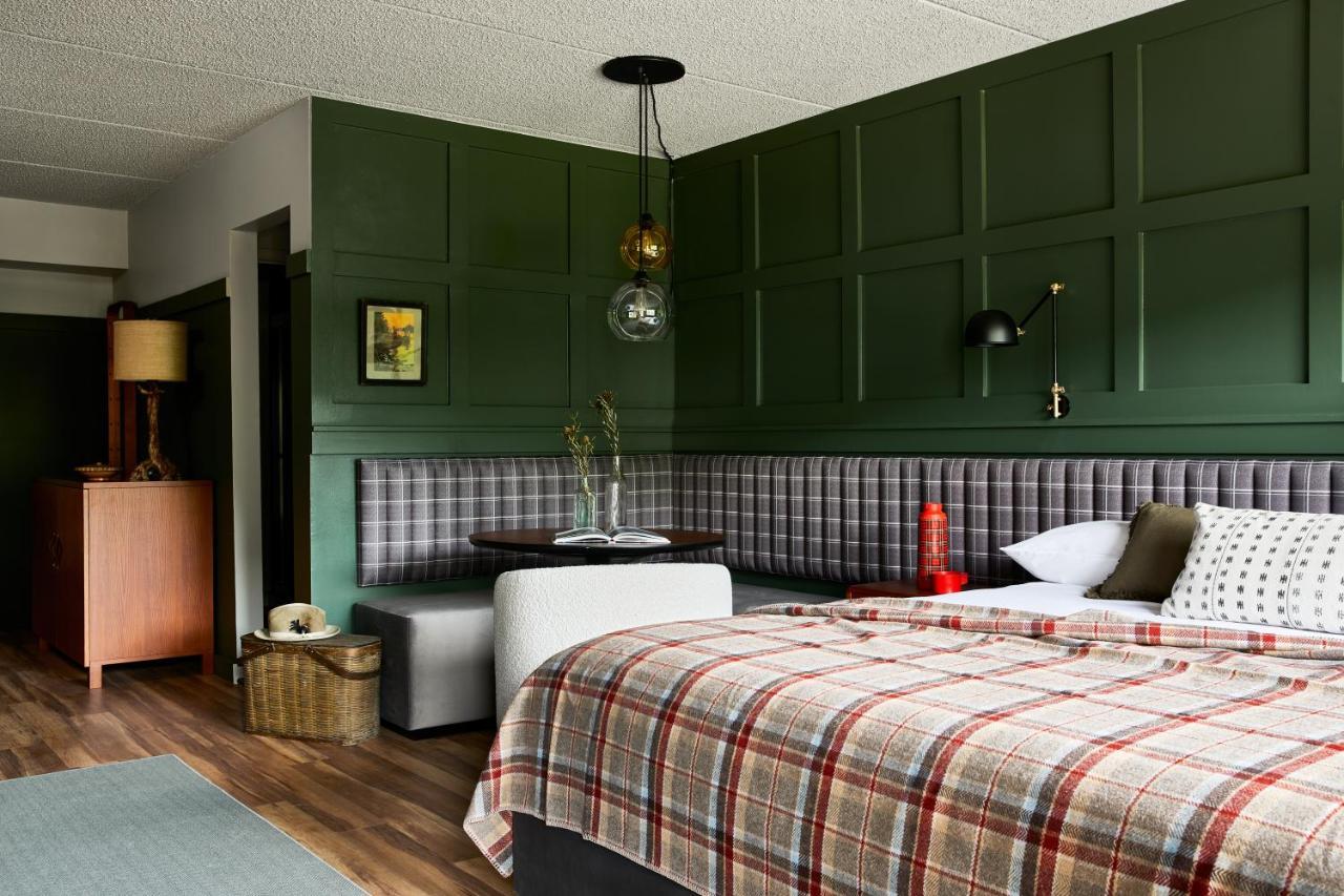 Hunter Lodge, A Bluebird By Lark Exterior photo