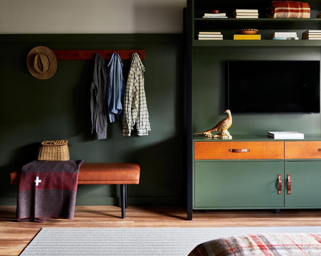 Hunter Lodge, A Bluebird By Lark Exterior photo